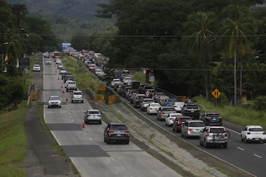 75 mil vehículos regresan a Panamá tras unas fiestas patrias marcadas por intensas lluvias e inundaciones