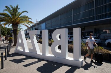 España registra 16,000 nuevos contagios en tres días mientras regiones endurecen medidas