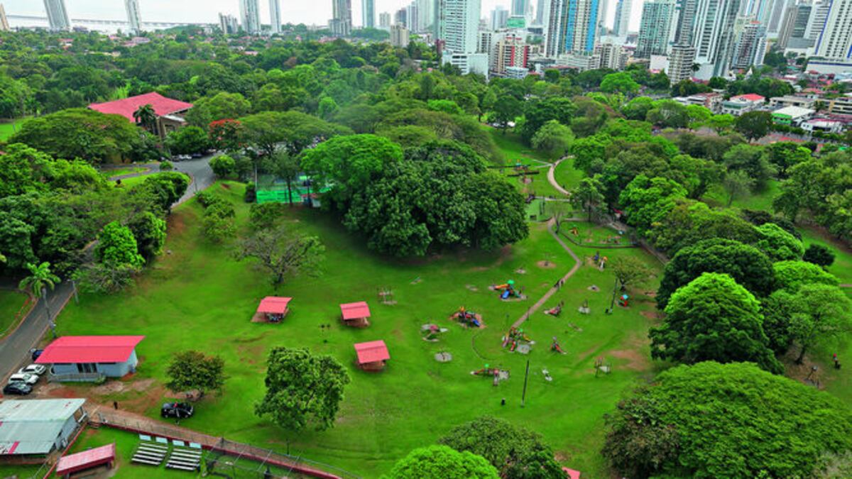 El parque Omar tiene 55.6 hectáreas. El espacio recibe a unos 10 mil visitantes a diario, según datos de los administradores del lugar.