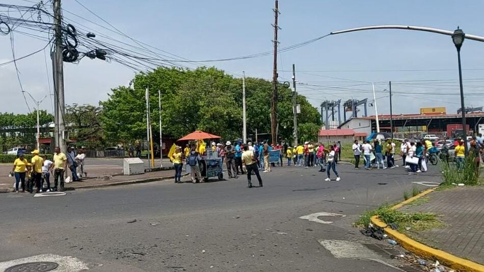 Cuco sigue con los cierres de vías en Colón; exigen otra reunión con Cortizo