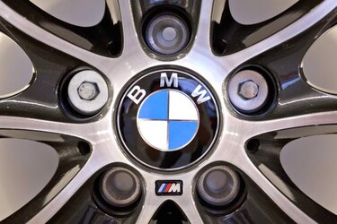 BMW llama a revisión cientos de miles de vehículos en el mundo por peligro de incendio