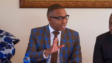 Un viceministro sudafricano agrede a una mujer en una discoteca