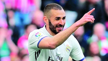 Benzema regresa de las vacaciones con una lesión muscular