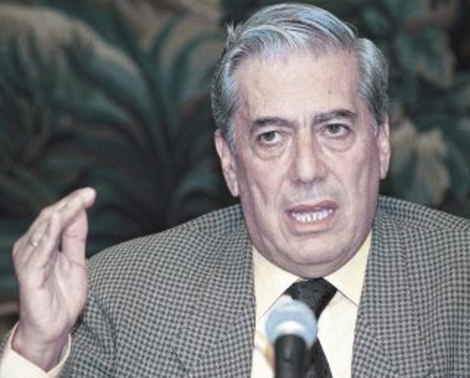 Vargas Llosa critica a Hugo Chávez