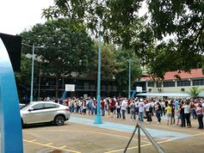 Exhortan a venezolanos a que, una vez voten, se retiren de los centros habilitados para la consulta popular