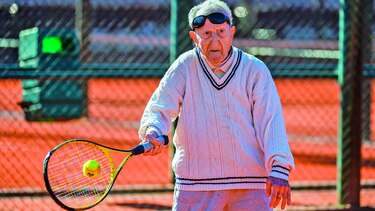 Jugar tenis para vivir 100 años