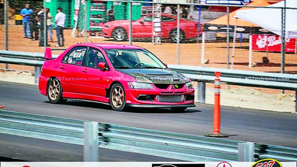 Pilotos calientan motores para el ‘drag’