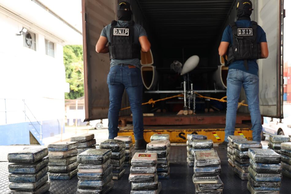 Policía y fiscalía ubican tres toneladas de drogas en un contenedor en puerto panameño