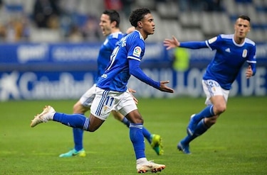 Edgar Yoel Bárcenas golea con el Real Oviedo