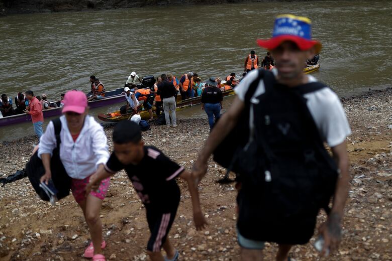 Por razones humanitarias, Panamá otorgará permisos temporales a 112 migrantes que se encuentran en Darién