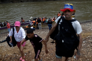 Gobierno de Panamá aprueba tránsito temporal de migrantes por 30 días