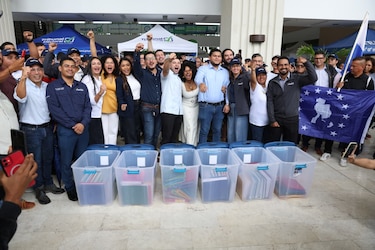 Vamos sobrepasa la cifra: recoge 70 mil firmas en 27 días y presenta todos los requisitos para convertirse en partido