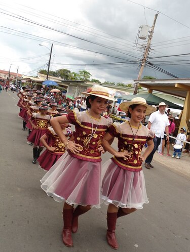 Derroche de tradición y patriotismo en el desfile de La Villa de Los Santos