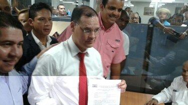 Pedro Miguel González se postula para la secretaría general del PRD
