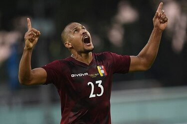 Rondón anota tres goles en debut de Pekerman con Venezuela
