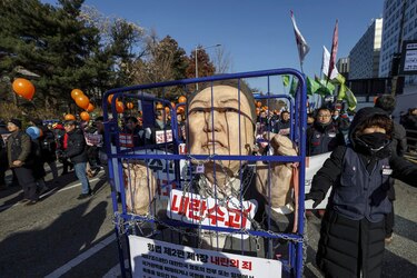 En Corea del Sur el parlamento destituye al presidente por haber declarado la ley marcial