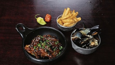 Alitas panachino vs. 'moules-frites'