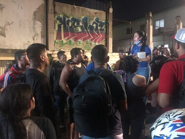 Migrantes están varados en Panamá: un grupo pernoctó en la terminal de Albrook y otro en hoteles