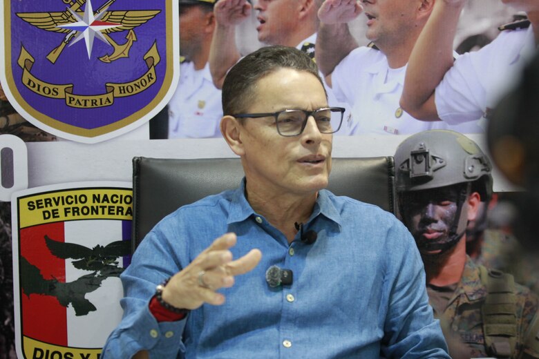 ‘Hay un alcalde y dos representantes que están llevando víveres a los pandilleros’, afirma el ministro Frank Ábrego