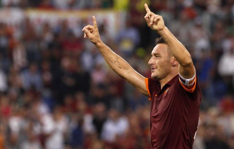 Totti firma con Roma y jugará su temporada 25 en la liga italiana