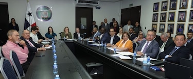 Jubilados y comerciantes llegan a primeros consensos para reformar la ley de descuentos tras veto de Mulino