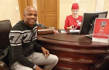 Julio Dely Valdés llega a Rusia para representar a Panamá en el sorteo