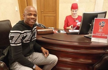 Julio Dely Valdés llega a Rusia para representar a Panamá en el sorteo