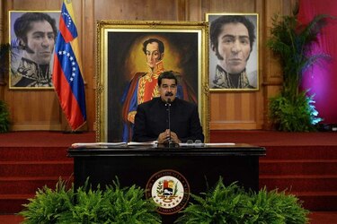 Maduro advierte con repetir elecciones en estados donde ganó oposición