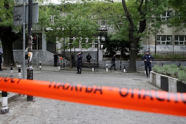 Al menos 8 muertos y 13 heridos en un nuevo tiroteo en Serbia