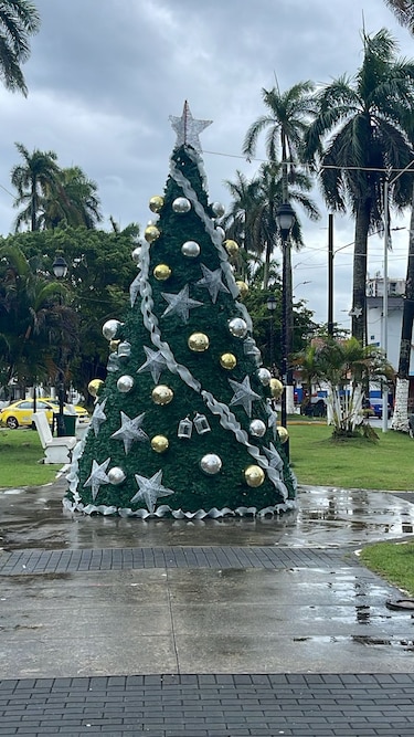 ¿Qué pasó con las decoraciones navideñas en Colón? El alcalde lo aclara