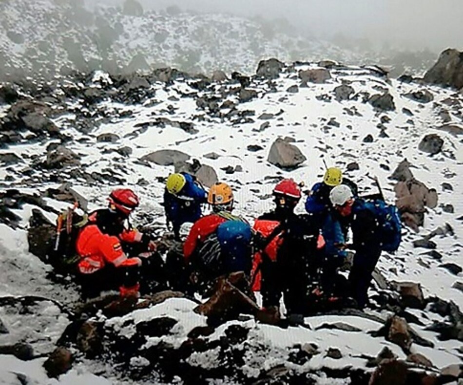 Deslave en volcán Chimborazo atrapa a 16 escaladores y cobra la vida de 3 personas