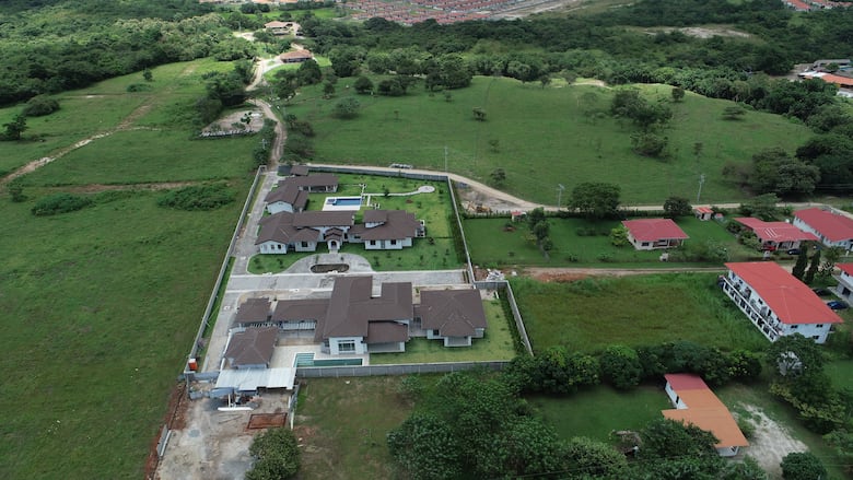 Los Carrizo-Spiegel y el sueño de la mansión propia 