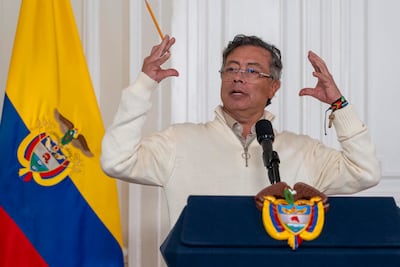 Petro dice que las armas que matan civiles en el suroeste de Colombia llegan desde Ecuador