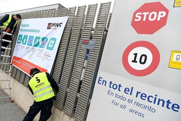 China cambia forma de contar casos y número de víctimas de COVIR-19 se dispara