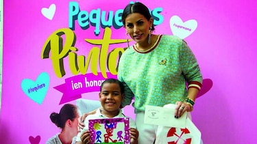 Pequeños pintores hacen sus obras en Metromall