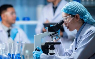 Científicos en China crean robot para tratar tumores cerebrales y aneurismas