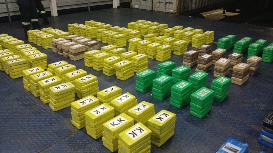 Incautan 885 paquetes de droga en contenedores de tránsito por Panamá