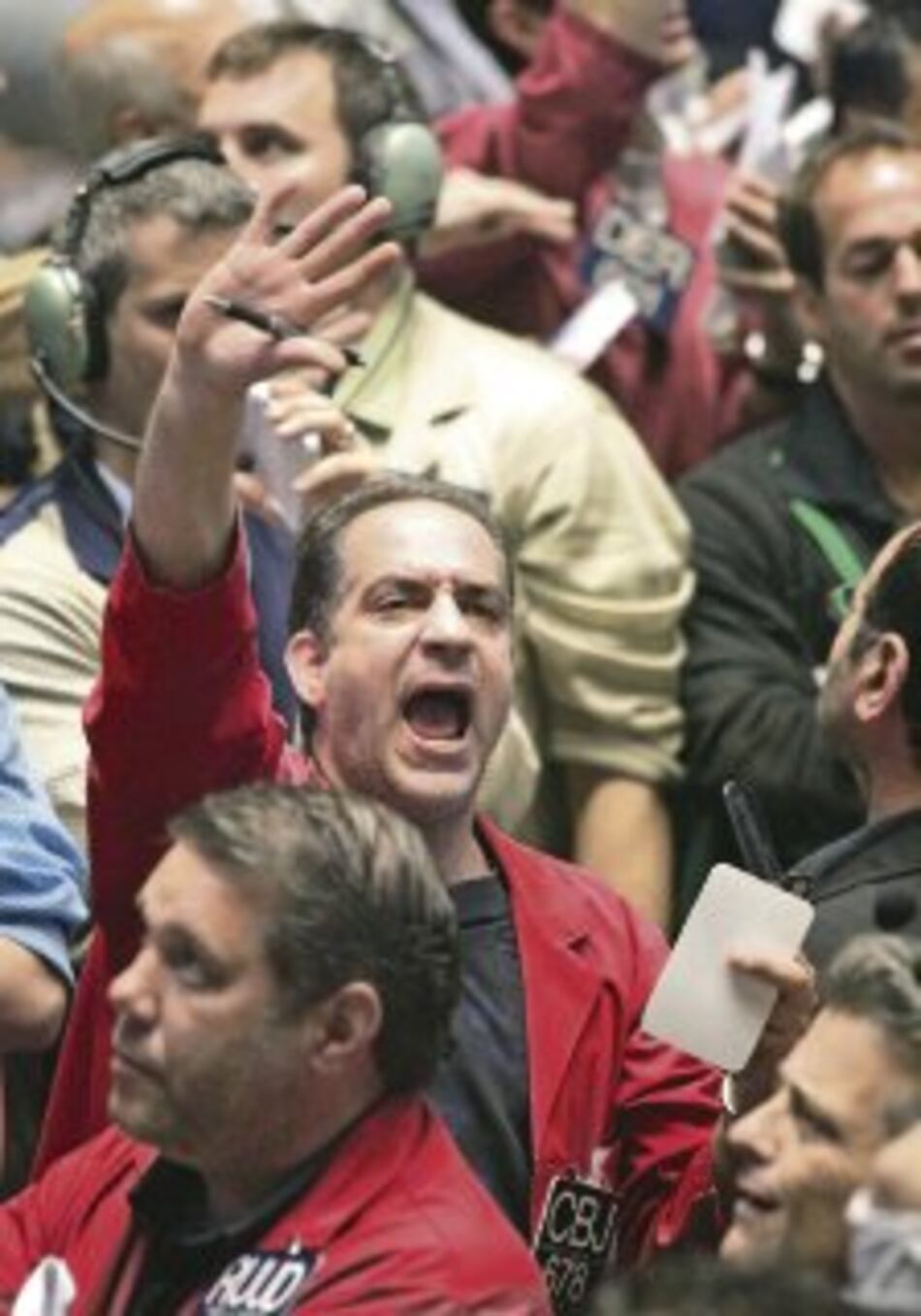 Acciones se mueven con la crisis