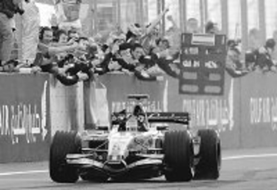 Alonso comienza la temporada tal como terminó la de 2005