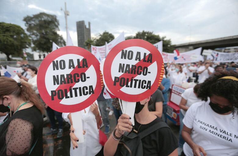 ‘Nos sobran ladrones’, gritaban en la protesta