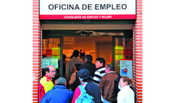 Desempleo en España continúa a la baja