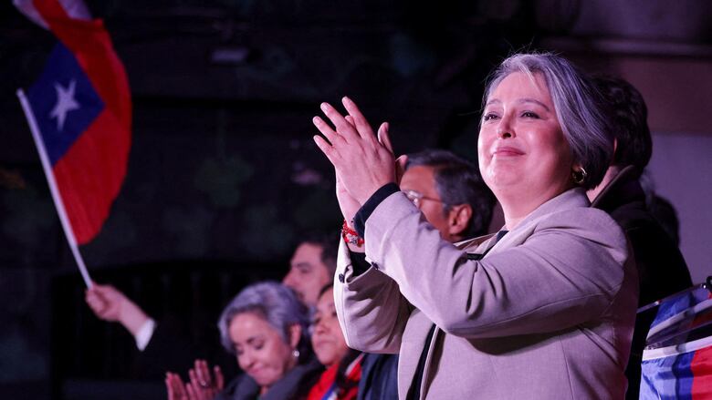 Quién es Jeannette Jara, la comunista que obtuvo un histórico triunfo en las primarias de Chile y será candidata de la izquierda para suceder a Boric