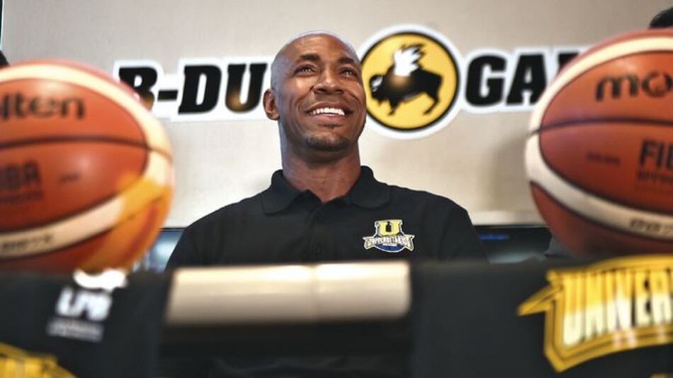 Michael Hicks vuelve a jugar en el baloncesto panameño