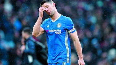 Chelsea empata y Leicester no despierta