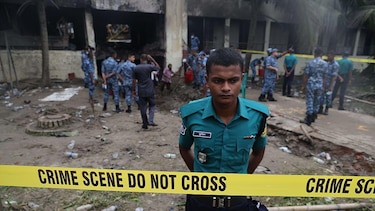 ‘Eran mis niños’: la profesora que salvó a 20 alumnos antes de morir tras el accidente del avión en Bangladesh que cayó sobre una escuela