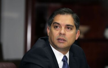 Senado de Puerto Rico distinguirá gestión de Adolfo Valderrama