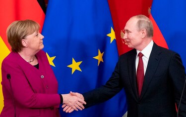 Merkel y Putin llaman a reducir la tensión en Libia y a una conferencia de paz