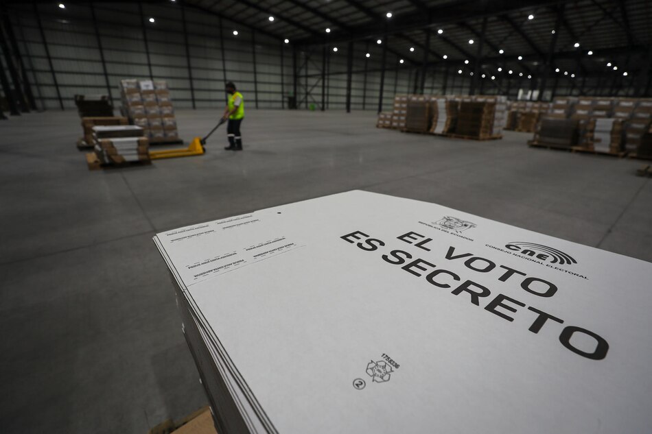 Ecuador decide unas elecciones polarizadas entre el presidente Noboa y correísta González