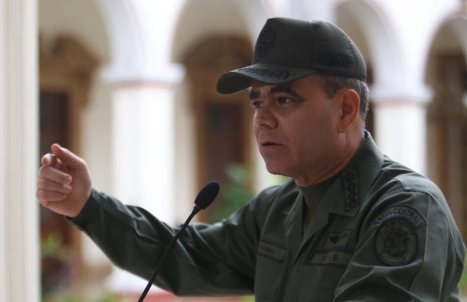 Ministro de Defensa venezolano pide mantener a militares fuera de pugna por Asamblea