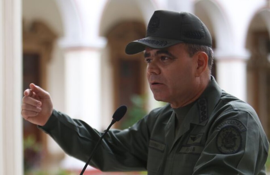 Ministro de Defensa venezolano pide mantener a militares fuera de pugna por Asamblea